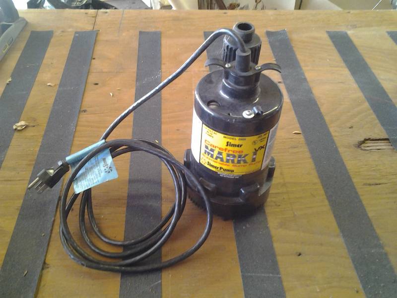 lot 41 image: Simer 14 Hp Submersible Sump Pump