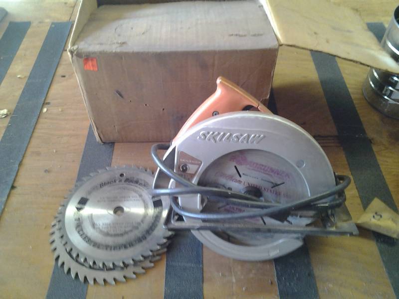 lot 42 image: 7 14 Inch Skil Saw