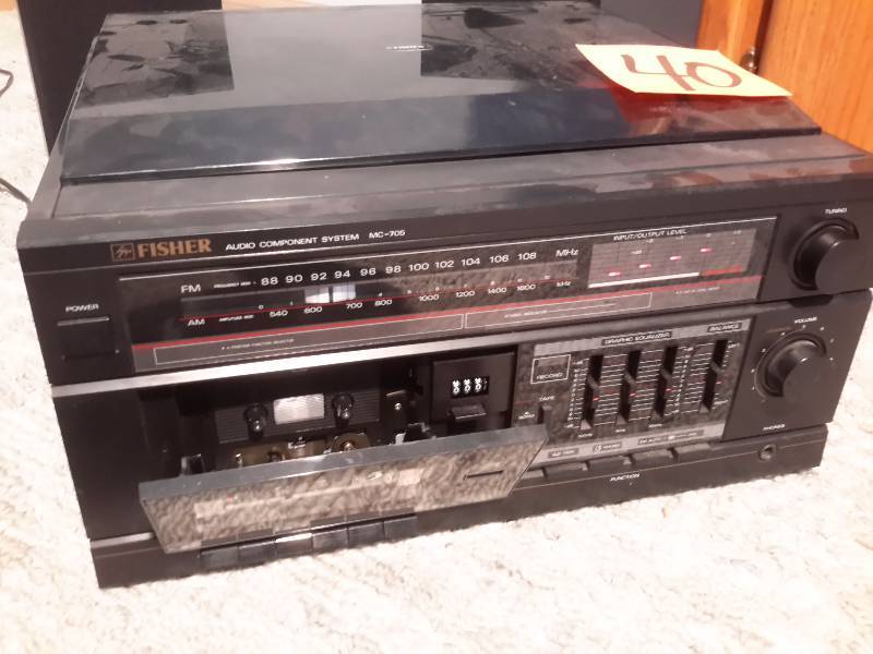 lot 40 image: Fisher TurntableCassette, AMFM with 2 Fisher Speakers
