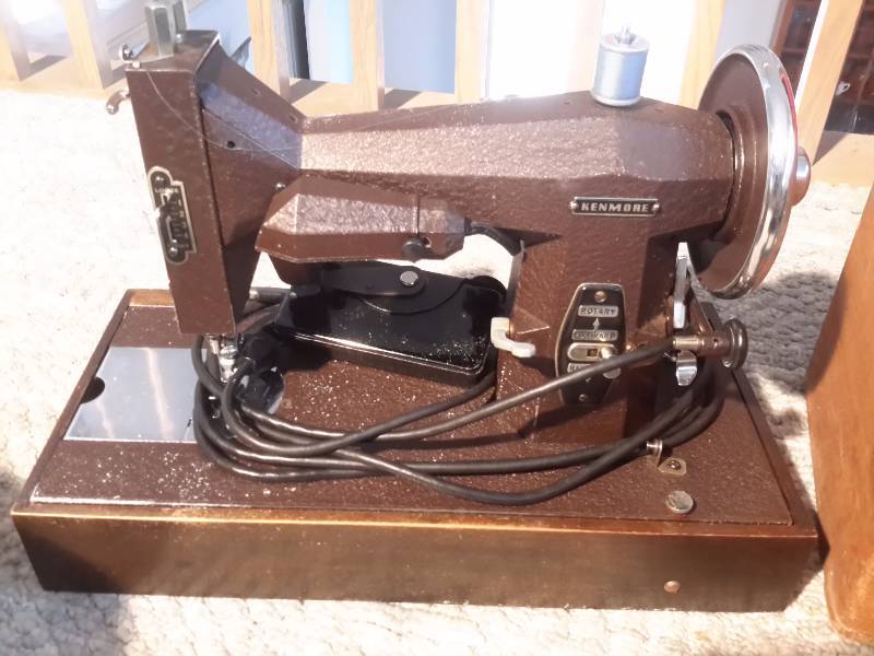 lot 24 image: Kenmore, Electric Sewing machine.. Untested