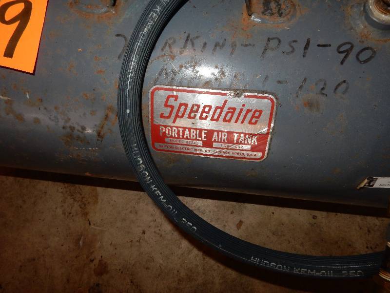 lot 29 image: Speedaire Air Tank