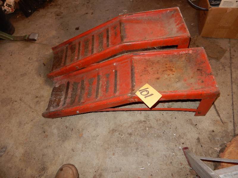 lot 101 image: 2, 6500 lb vehicle ramps