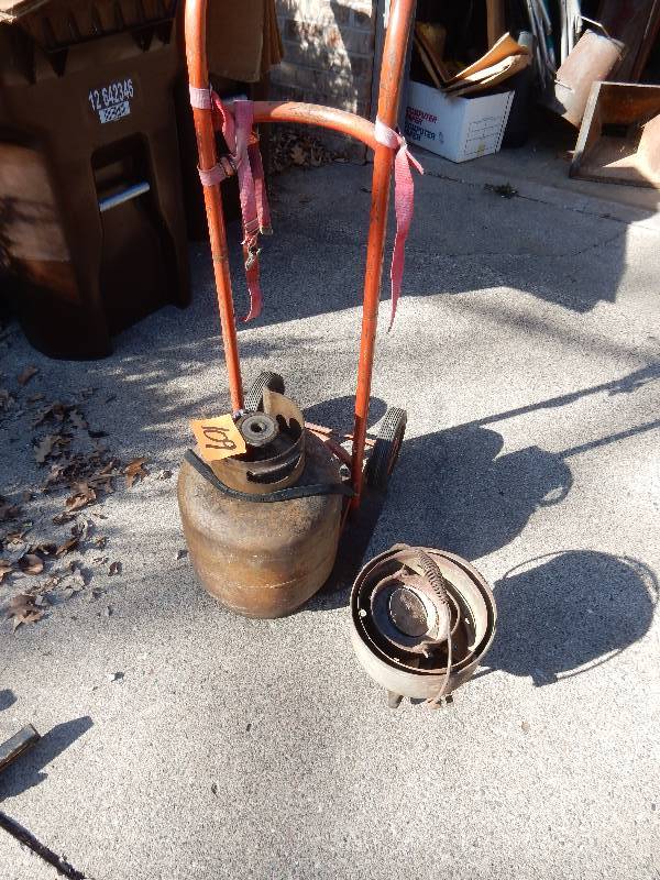 lot 109 image: Propane Melting Pot system