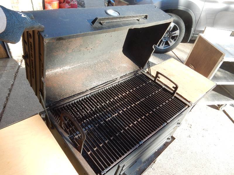 lot 93 image: Charcoal Grill.. Very good shape. Columbus Iron Works