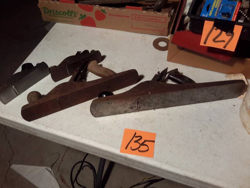 lot 135 image: 4  wood planes.. 1 Stanley no 5  1, no 6, no name 1, Stanley, no 232  1 no name, 232.