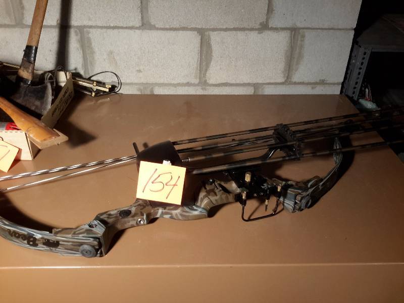 lot 154 image: BEAR Cam one, Compound Bow and Arrows.. Looks almost like new