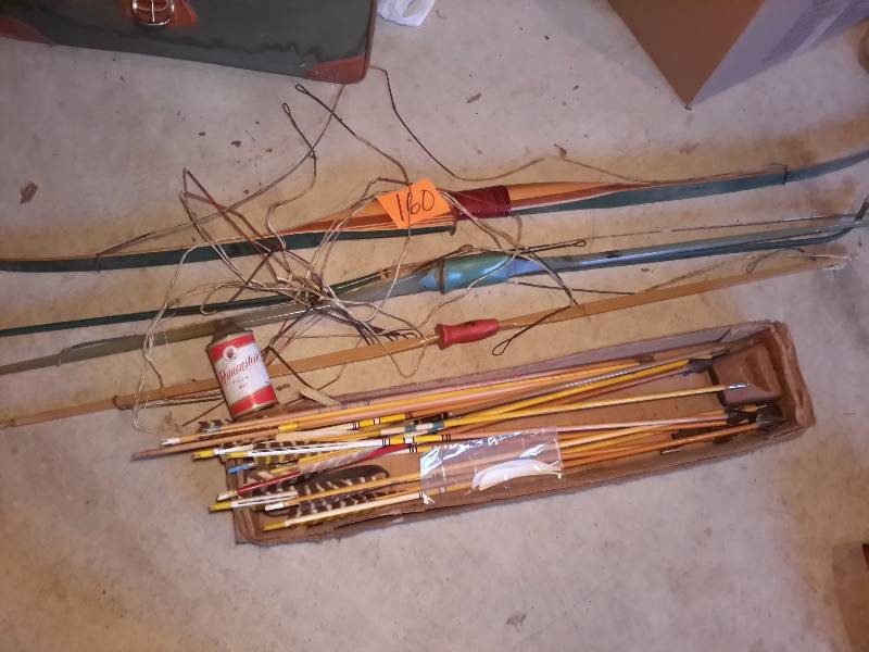 lot 160 image: Lot of Bows and Arrows