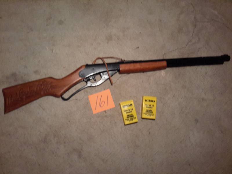lot 161 image: Daisy BB Gun and BBs.