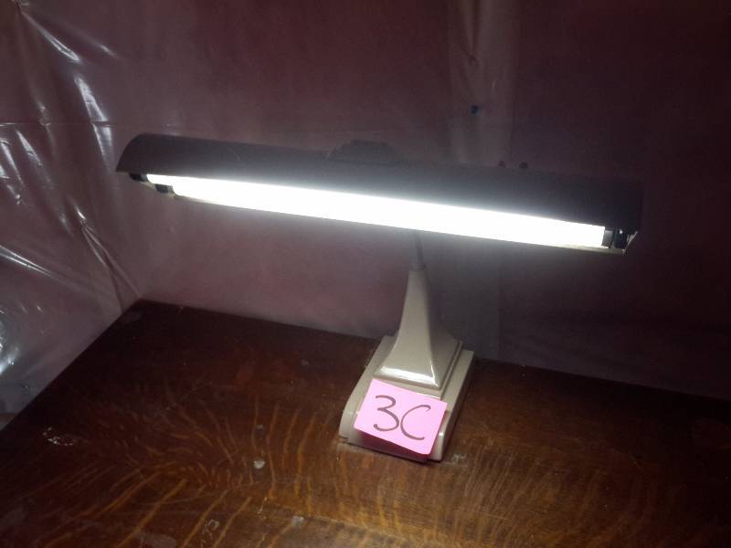 lot 3C image: Vintage Fluorescent Desk lamp
