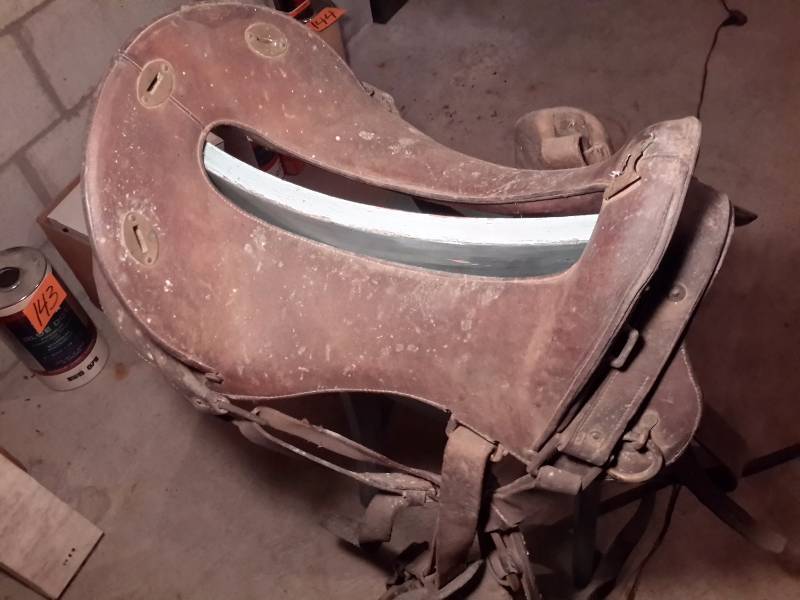 lot 164 image: English Riding Saddle
