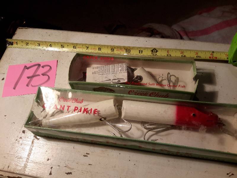 lot 173 image: Muskie Lures as pictured