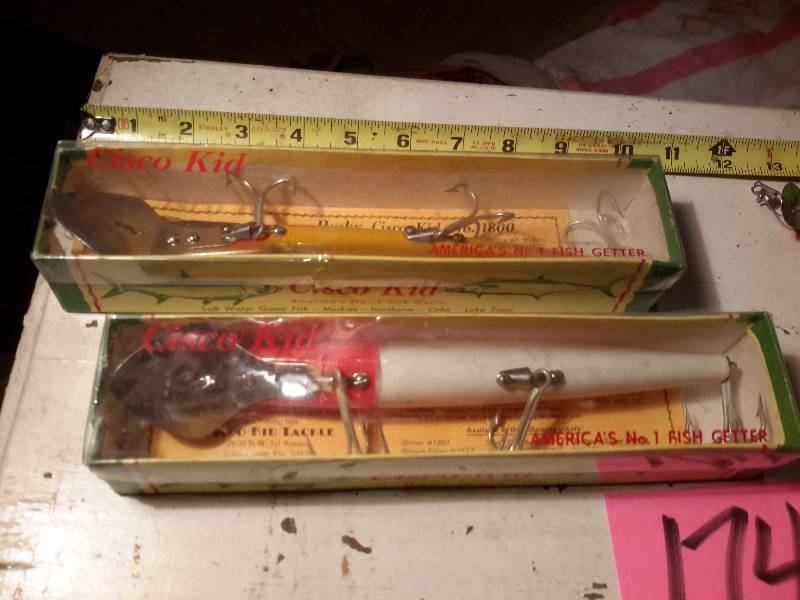 lot 174 image: Muskie Lures as pictured