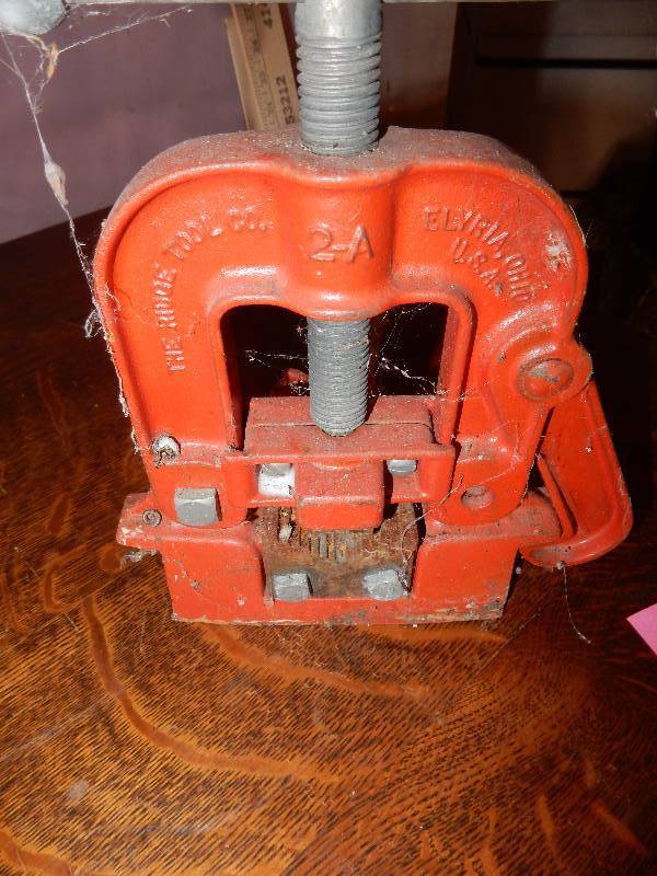 lot 128A image: Pipe Vise, Ridge Tool Company