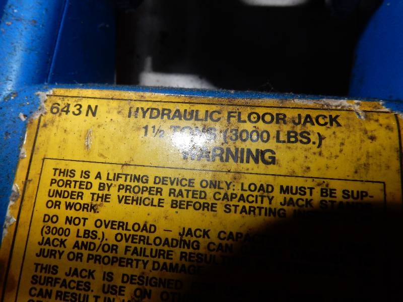 lot 209 image: 3000 lb hydraulic Floor Jack