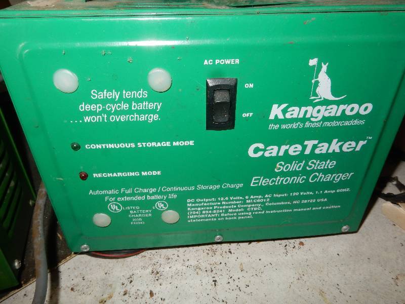 lot 222 image: Kangaroo  Battery Charger.. Small Battery Charger.. No name.
