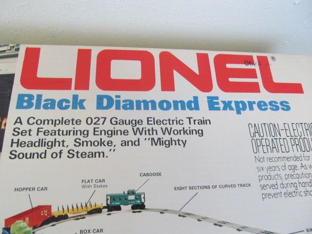lot 78 image: Vintage LIONEL Black Diamond Express Train Set