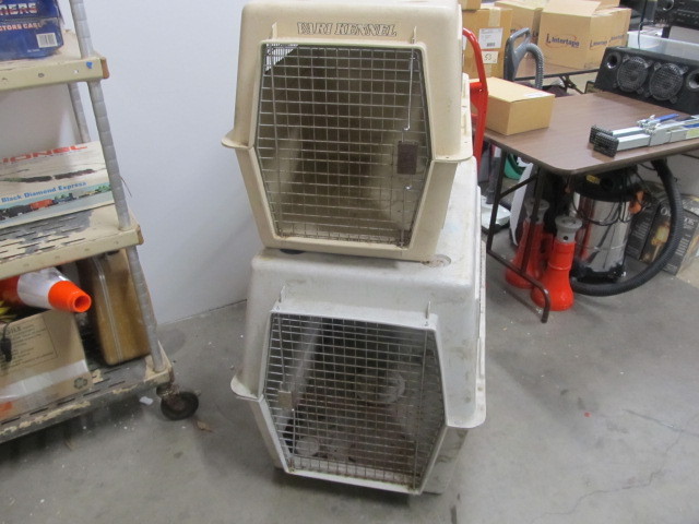 lot 100 image: 2 Dog Kennels  1 Large & 1 Intermediate