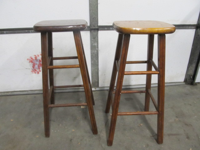 lot 81 image: Pair of Vintage Wood Artist Stools