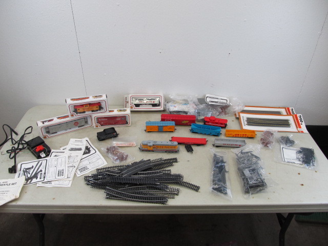 lot 22 image: Group of HO Trains, Track and Accessories.