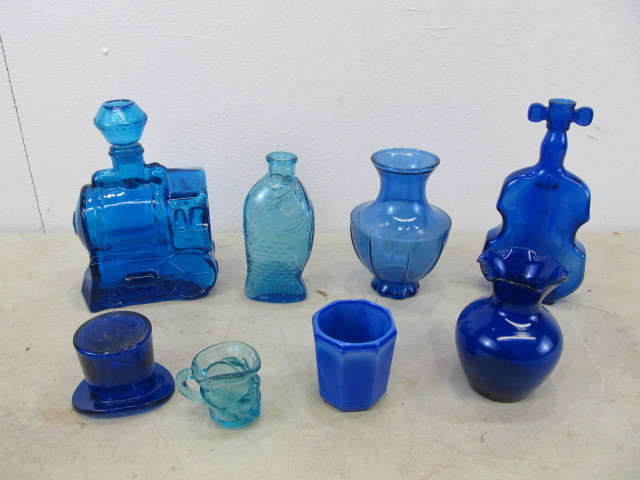 lot 35 image: Lot of Vintage Blue Glass Items
