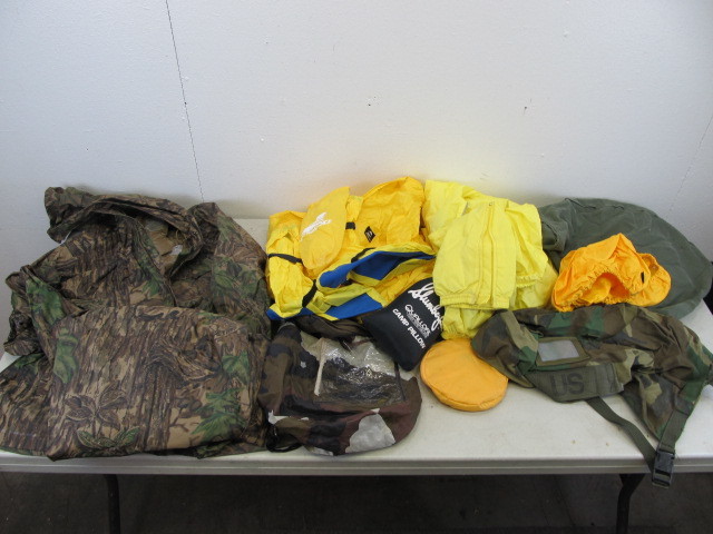 lot 45 image: HuntingCamping Outdoor & Rain Gear