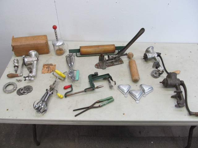 lot 49 image: Lot of Vintage Kitchen Items Grinders etc.