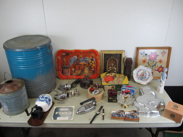 lot 62 image: Lot of Misc Vintage etc Collectibles 