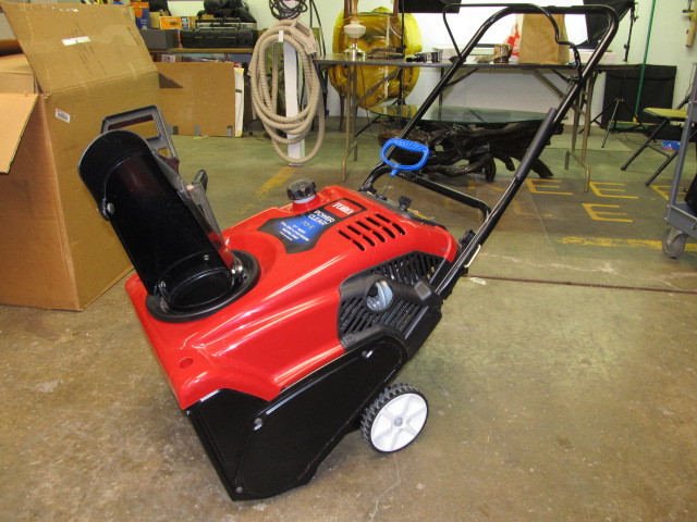 lot 65 image: LIKE NEW Toro Power Clear 721 E Snowblower