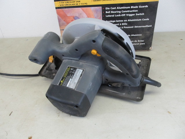 lot 73 image: Working McCulloch Circular Saw in Box