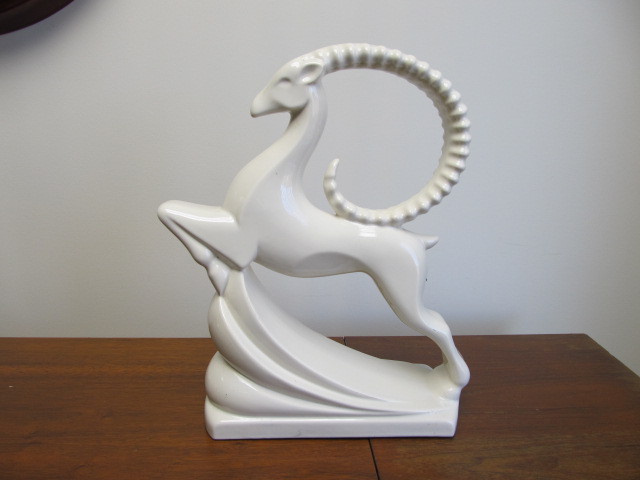 lot 70 image: Vintage Haeger Gazelle Statue