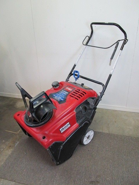 lot 85 image: TORO 721 R-C Commercial Snowblower