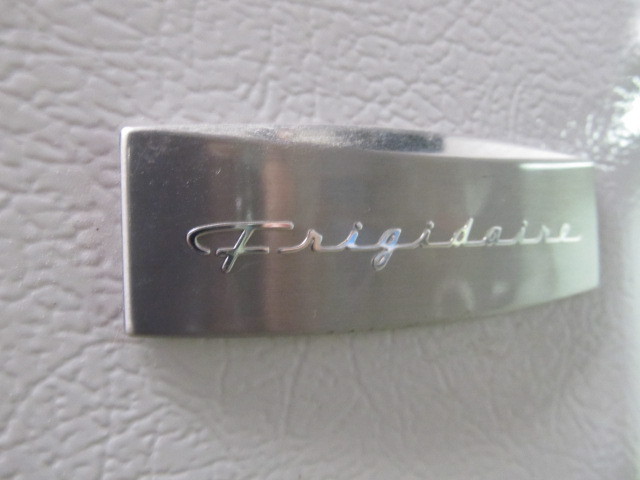 lot 59 image: WORKING Frigidaire RefrigeratorFreezer