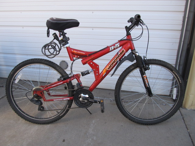 lot 91 image: Nice Condition Mongoose Bicycle