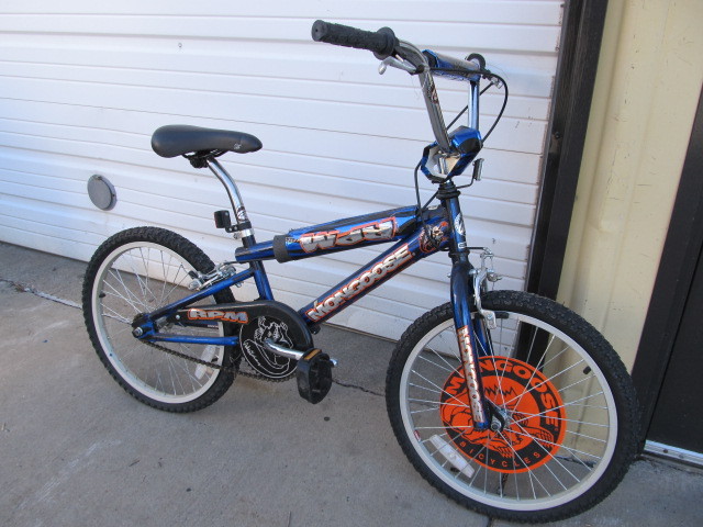 lot 93 image: Mongoose Bicycle