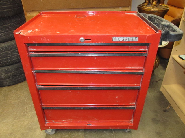 lot 98 image: Craftsman Rolling Tool Box wTools