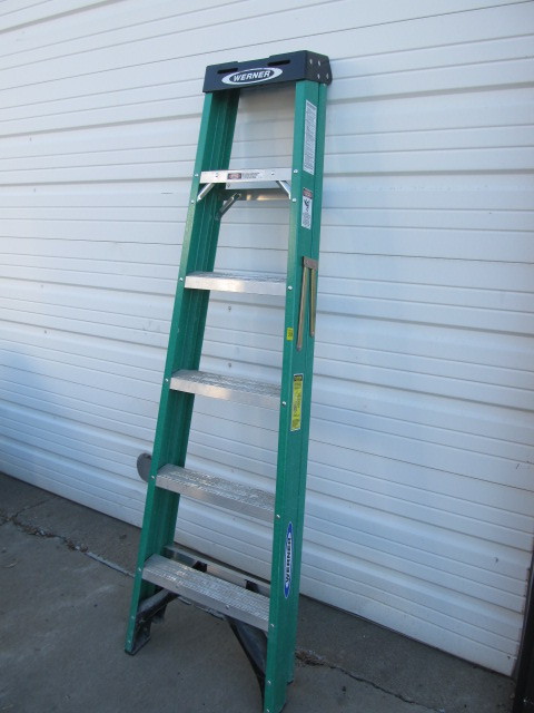 lot 96 image: NICE Werner 6 Fiberglass Ladder