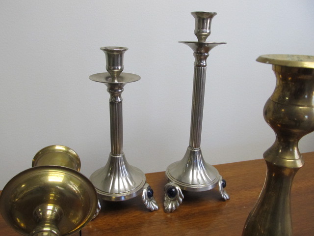 lot 101 image: Lot of Vintage Brass Items