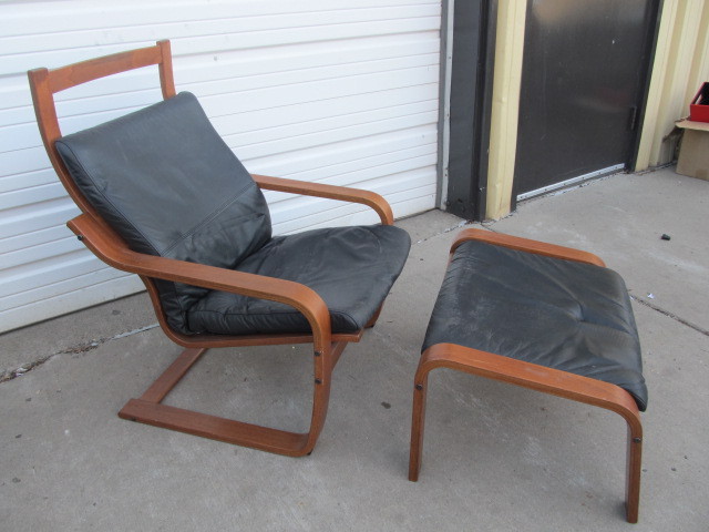lot 104 image: Ikea Curved Lounge Chair & Ottoman