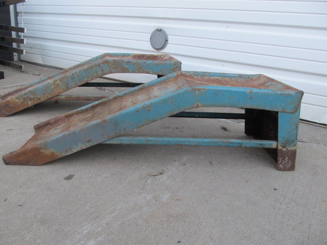 lot 103 image: Metal Auto Ramps