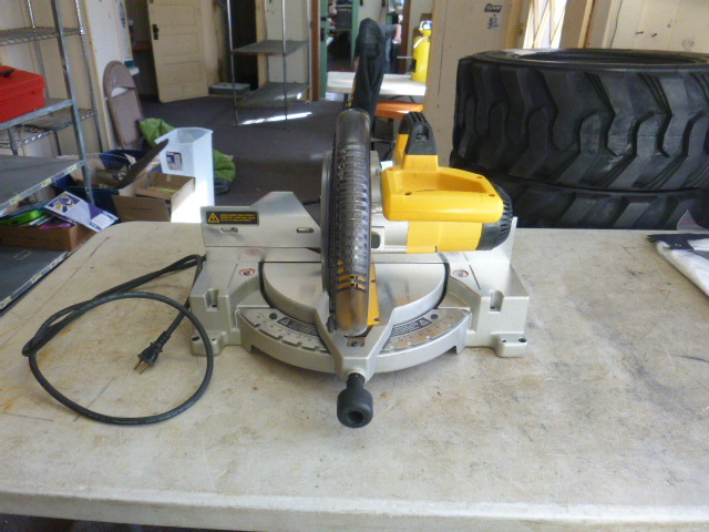 lot 7 image: DeWalt Compound Miter Saw