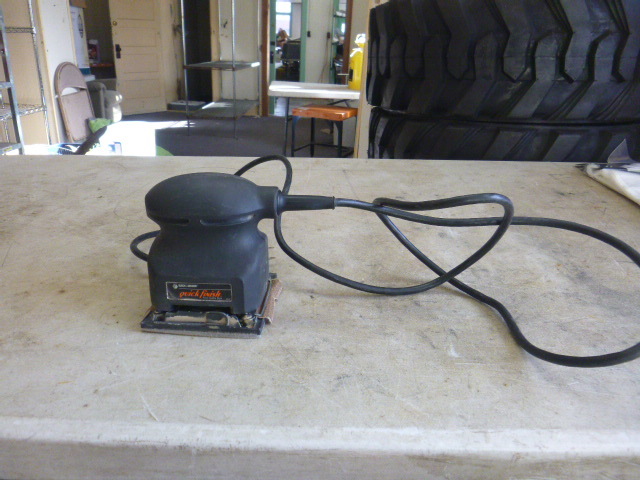 lot 15 image: Black & Decker Palm Sander