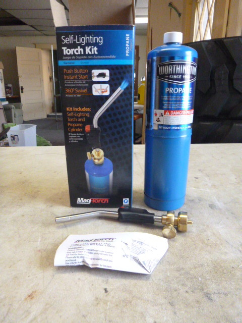 lot 20 image: Mag-Torch Self-Lighting Torch Kit