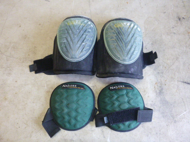 lot 24 image: 2 Pair of Knee Pads