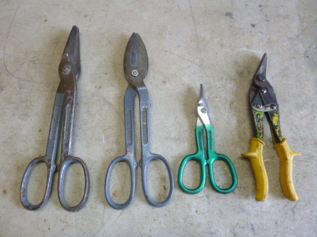 lot 31 image: 4 Snips