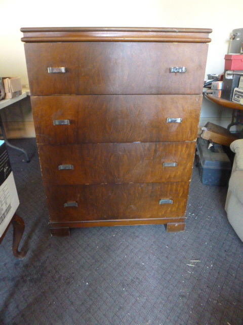 lot 75 image: Dresser