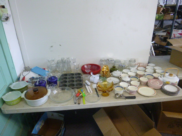 lot 104 image: Miscellaneous Kitchen Items