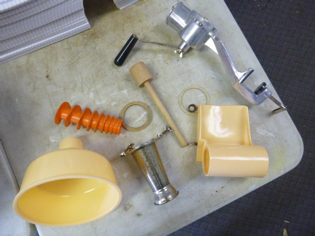 lot 105 image: Hand Juicer