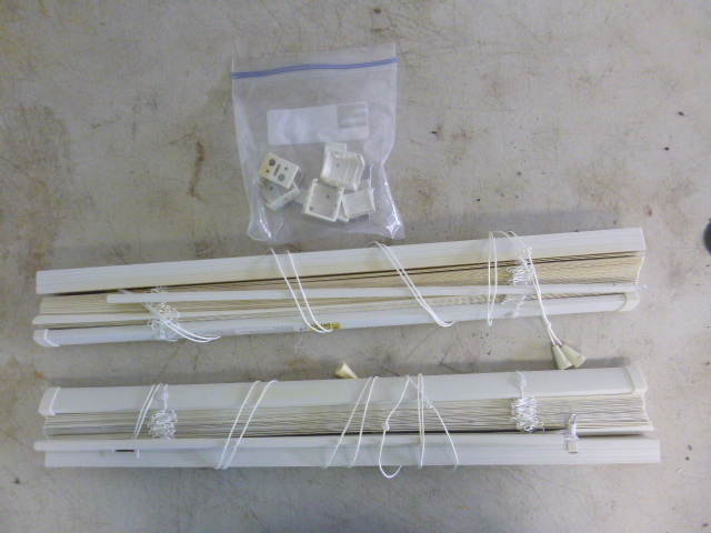 lot 114 image: 2 Blinds