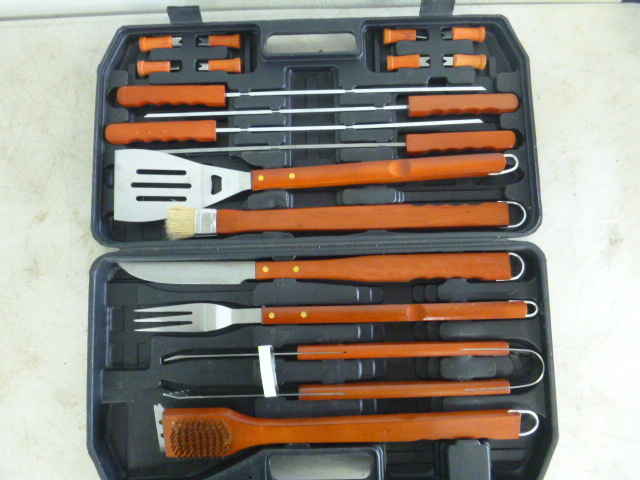 lot 118 image: Grilling Tool Set