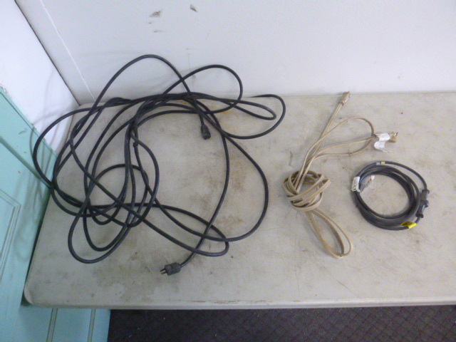 lot 123 image: 3 Electrical Cords